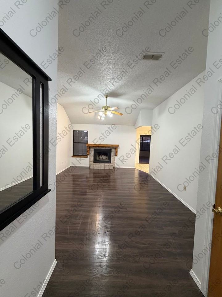 1012 Stanton Pl - Photo 3 of 14