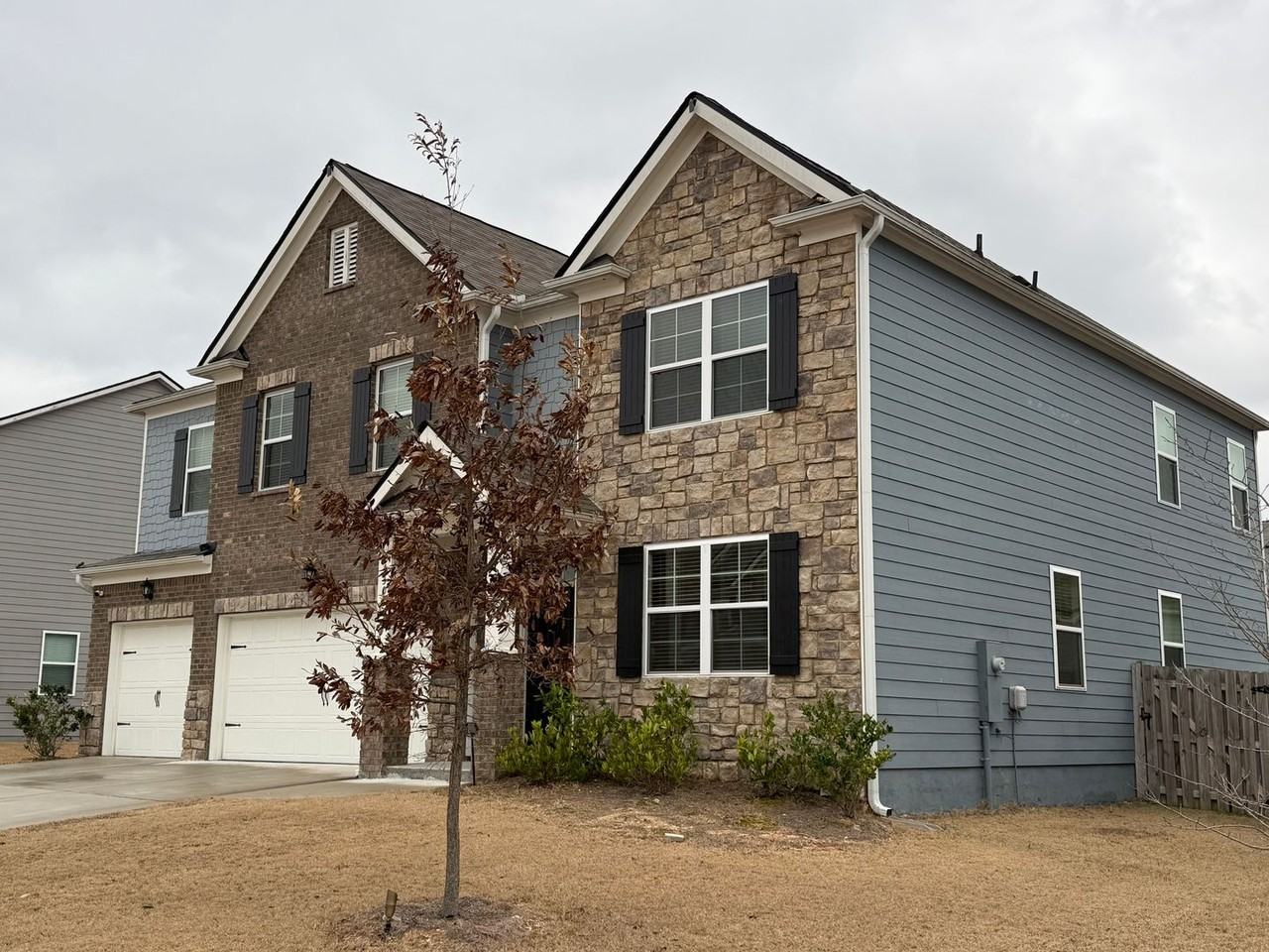 4301 Oakhurst Dr - Photo 3 of 37