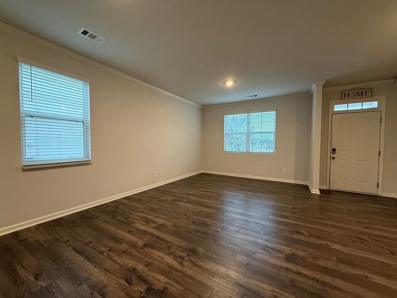 4301 Oakhurst Dr - Photo 4 of 37