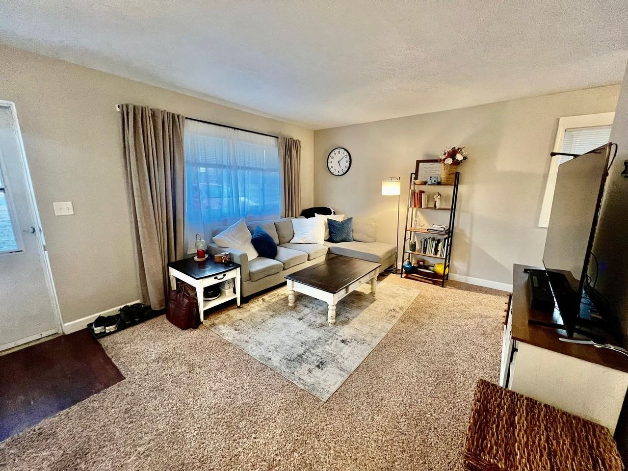 103 W Lincoln St - Photo 2 of 9