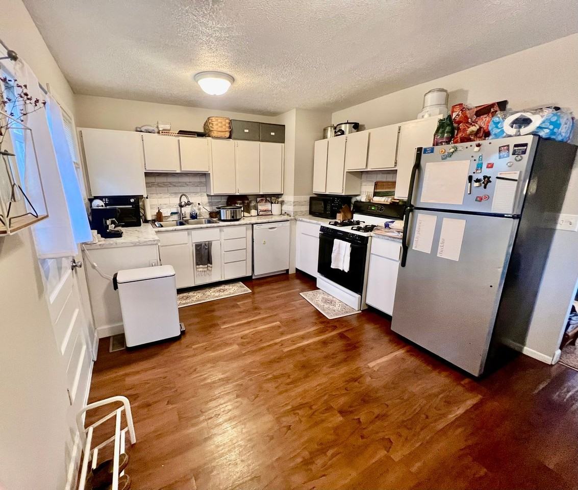 103 W Lincoln St - Photo 3 of 9