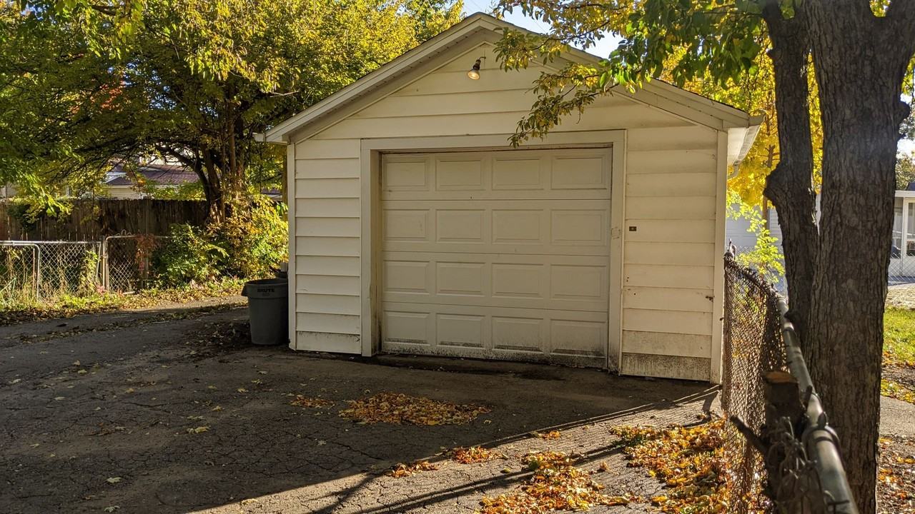 2823 Garfield Dr - Photo 5 of 7