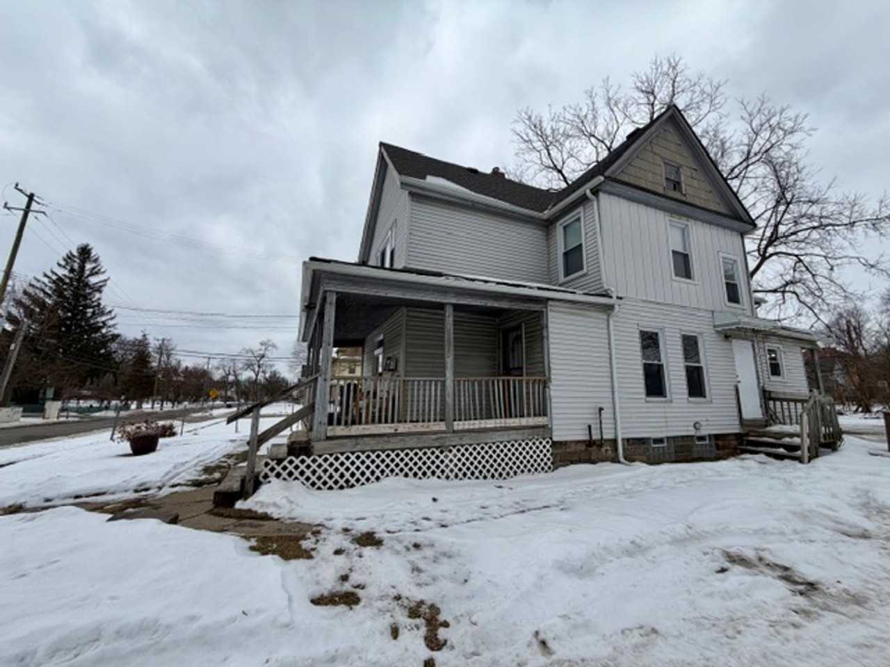 97 Fairgrove - Photo 2 of 20