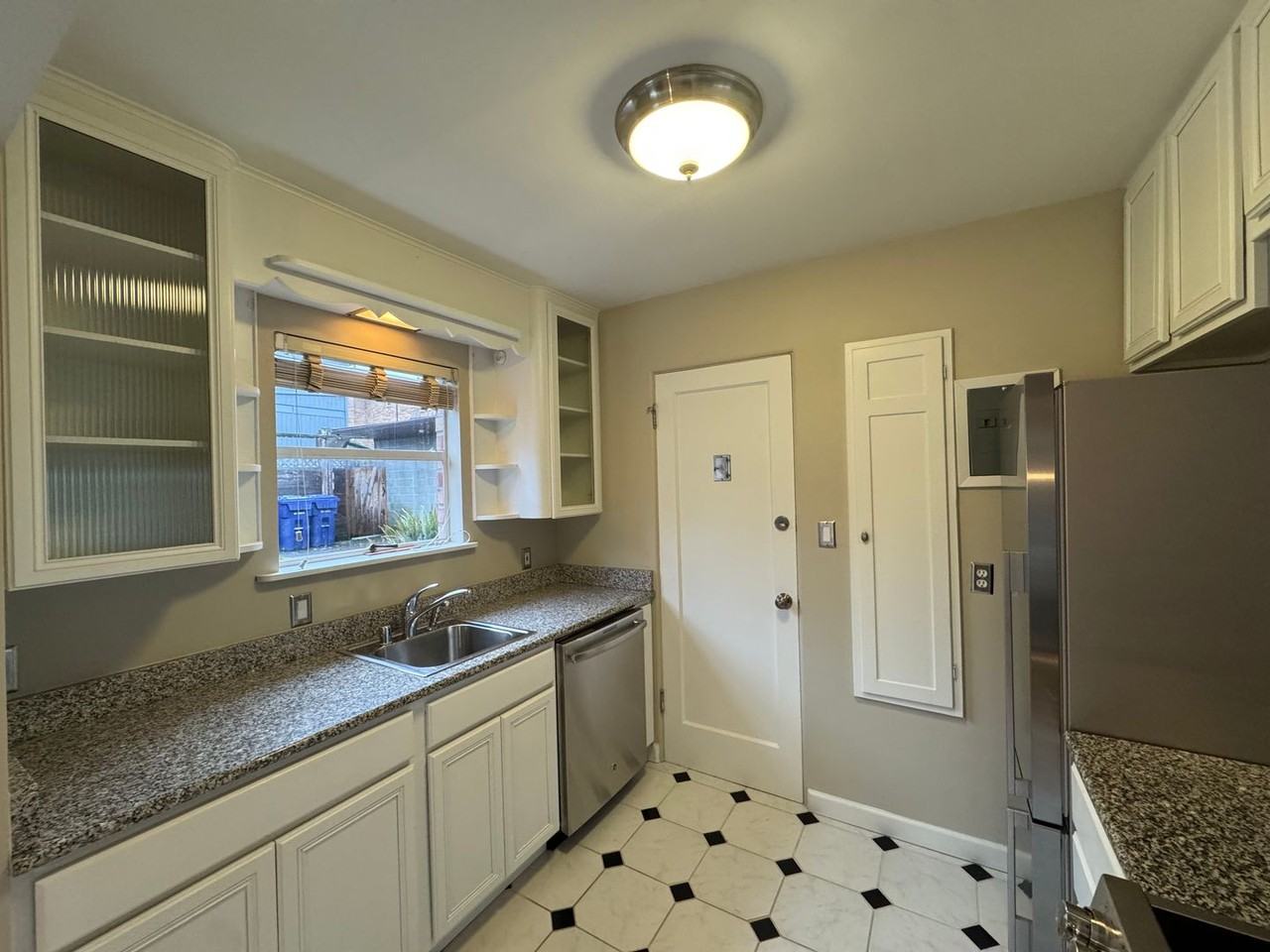 314 N G St - Photo 7 of 14