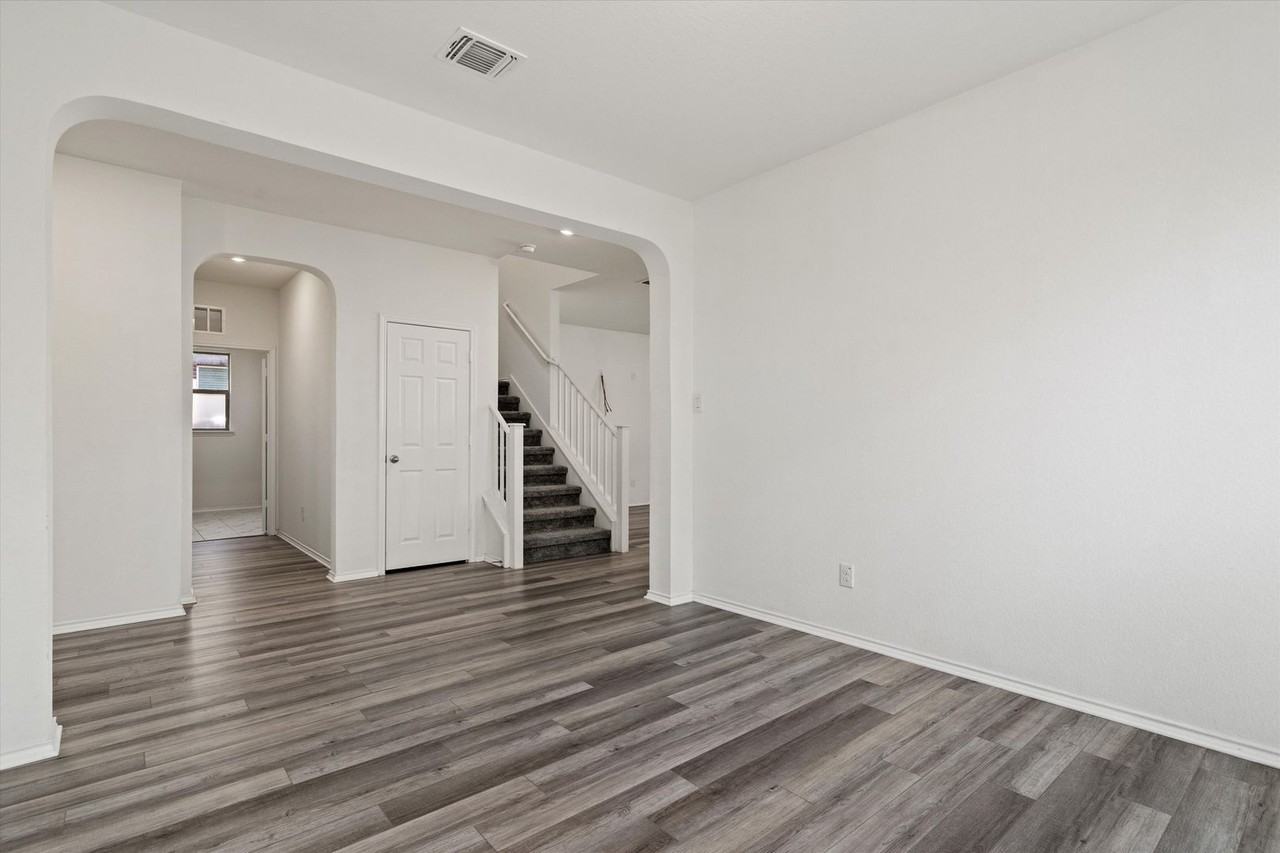 1901 Bogata Ln - Photo 6 of 39