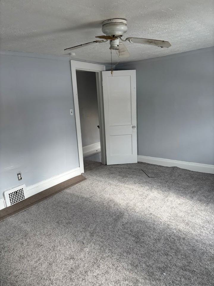 12925 Watterson Ave - Photo 5 of 10