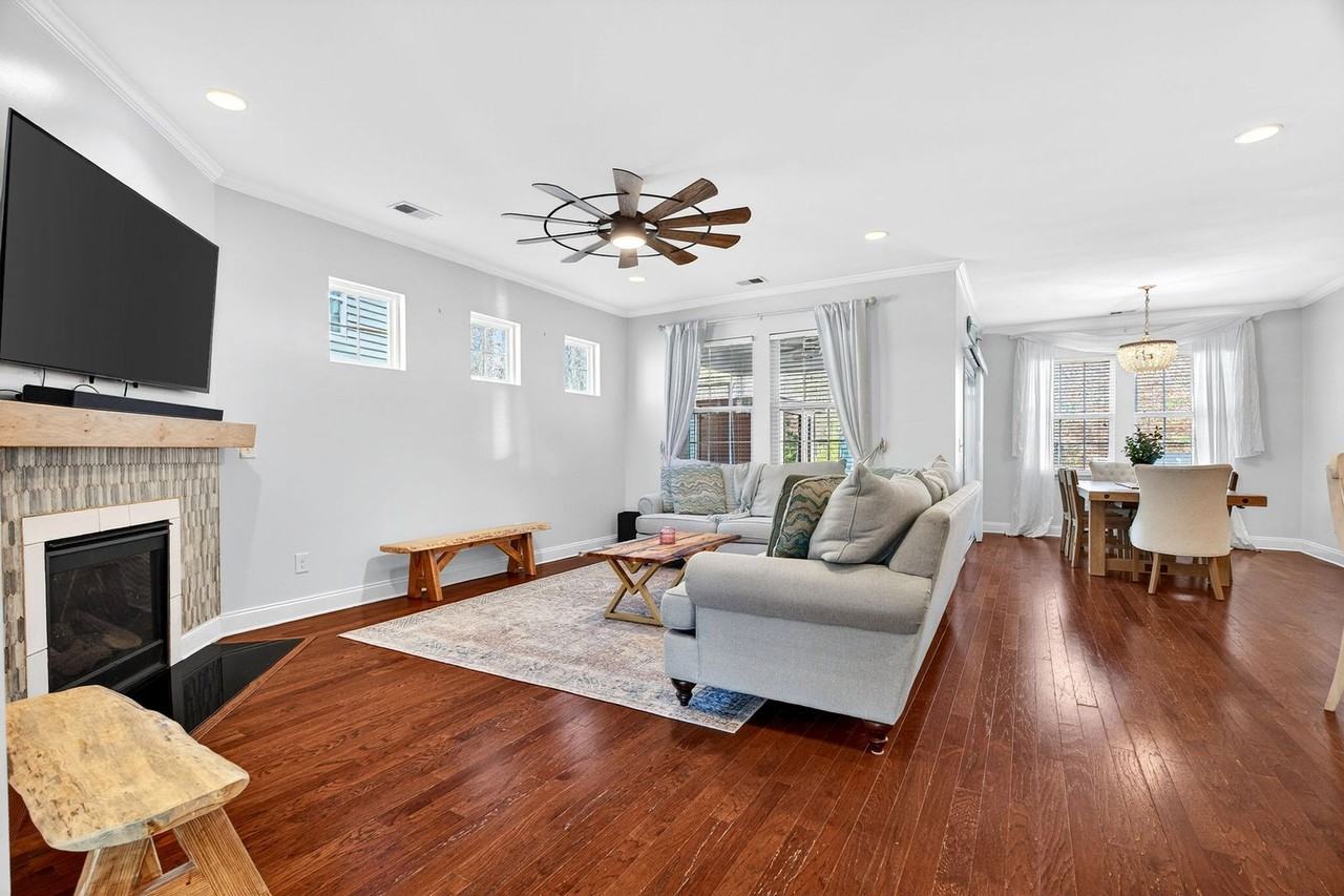 9707 Cutleaf Dr - Photo 4 of 33