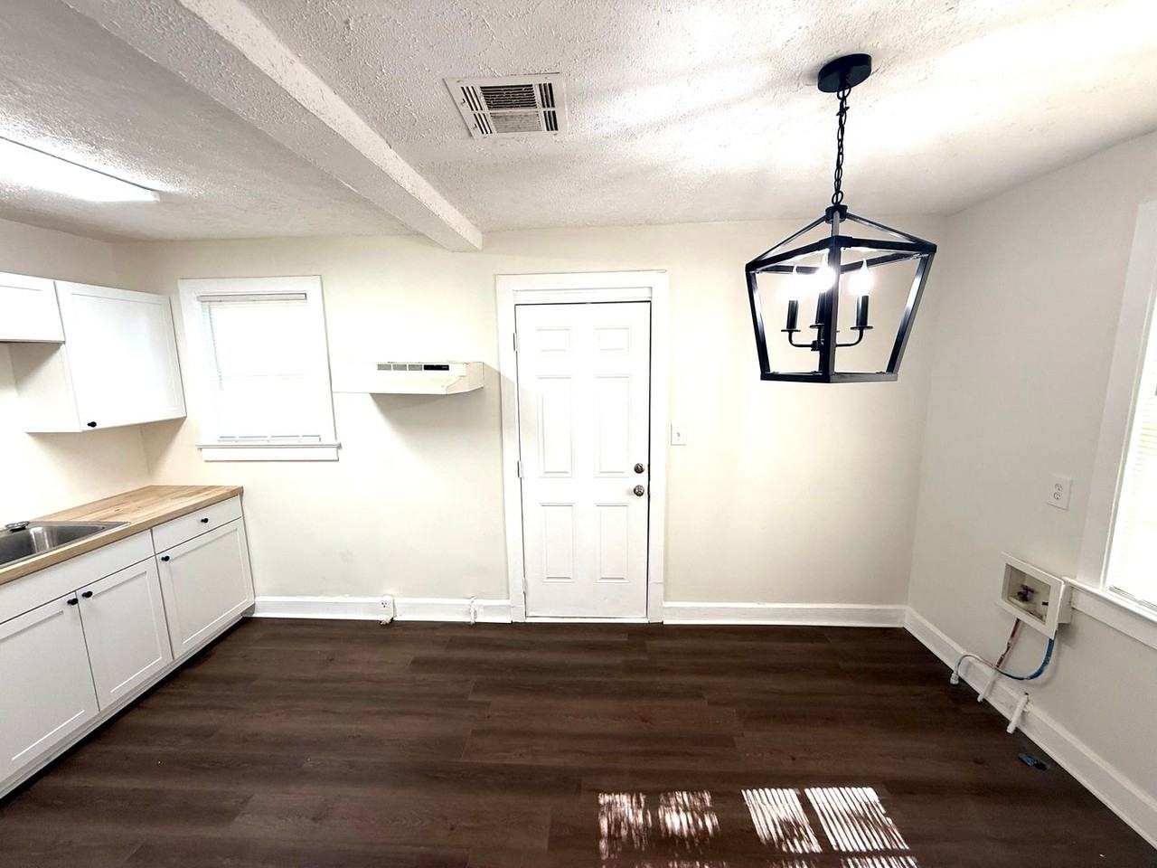 106 Courtland Dr - Photo 3 of 9