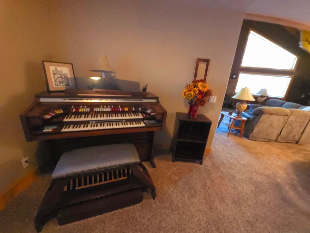 490 Wanda Ave - Photo 2 of 15