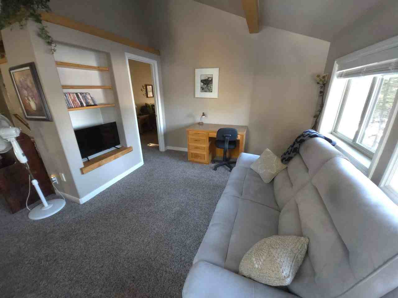 490 Wanda Ave - Photo 3 of 15