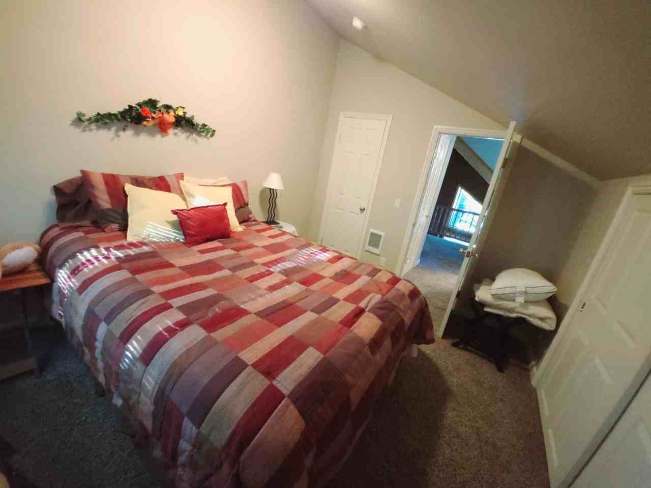 490 Wanda Ave - Photo 5 of 15