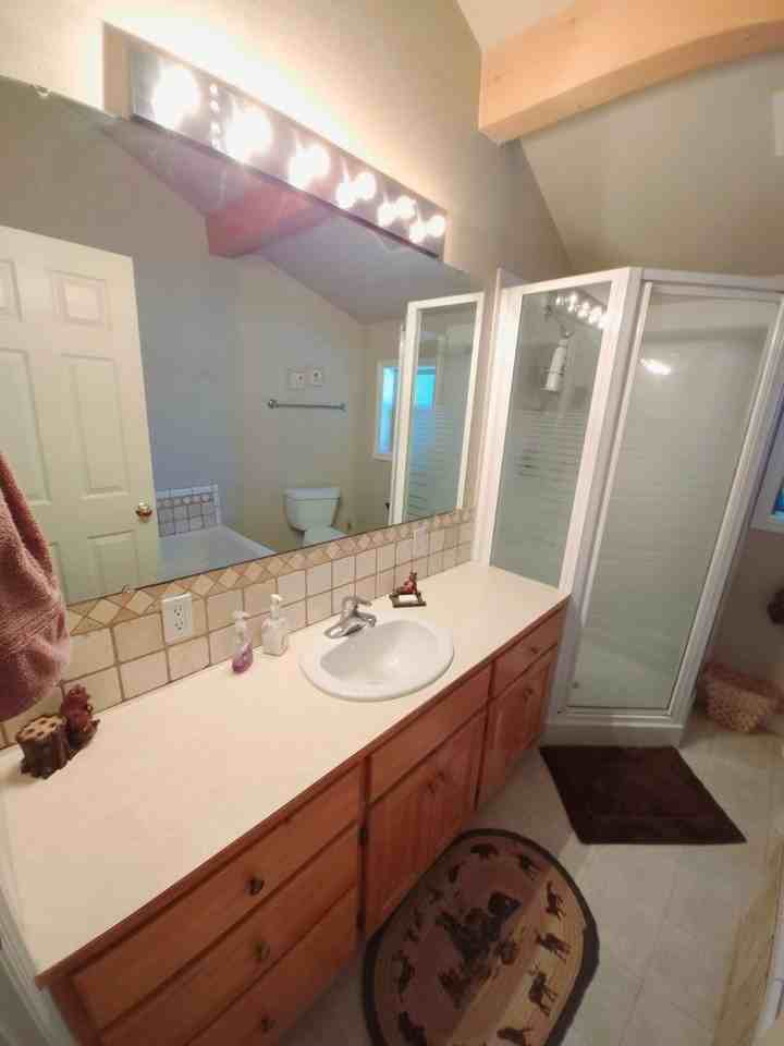 490 Wanda Ave - Photo 7 of 15