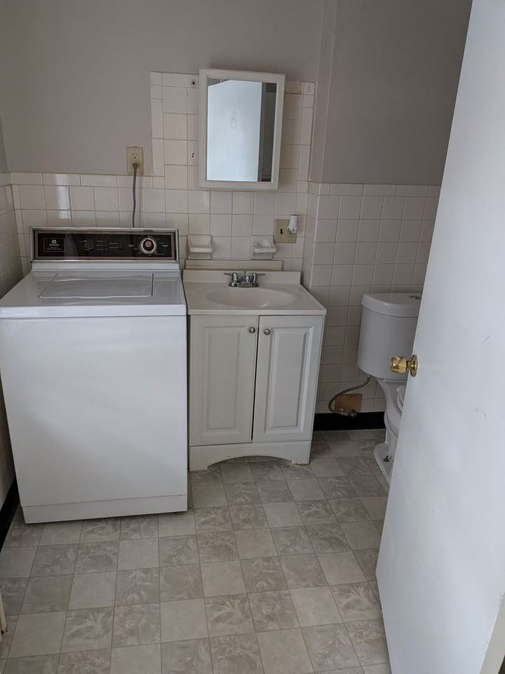 1106 1106 - 1108 Gibbson st - Photo 4 of 14