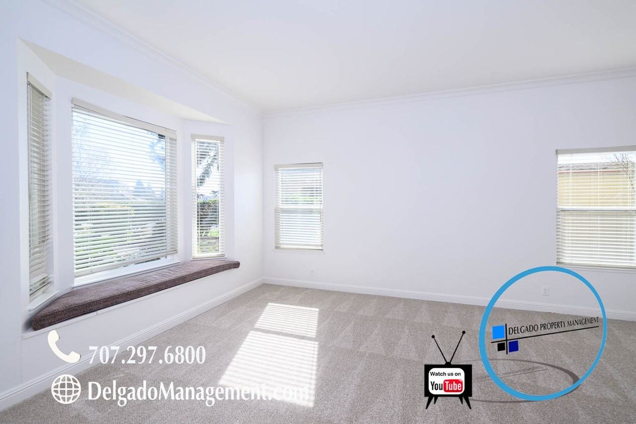 694 Knight Dr - Photo 6 of 44