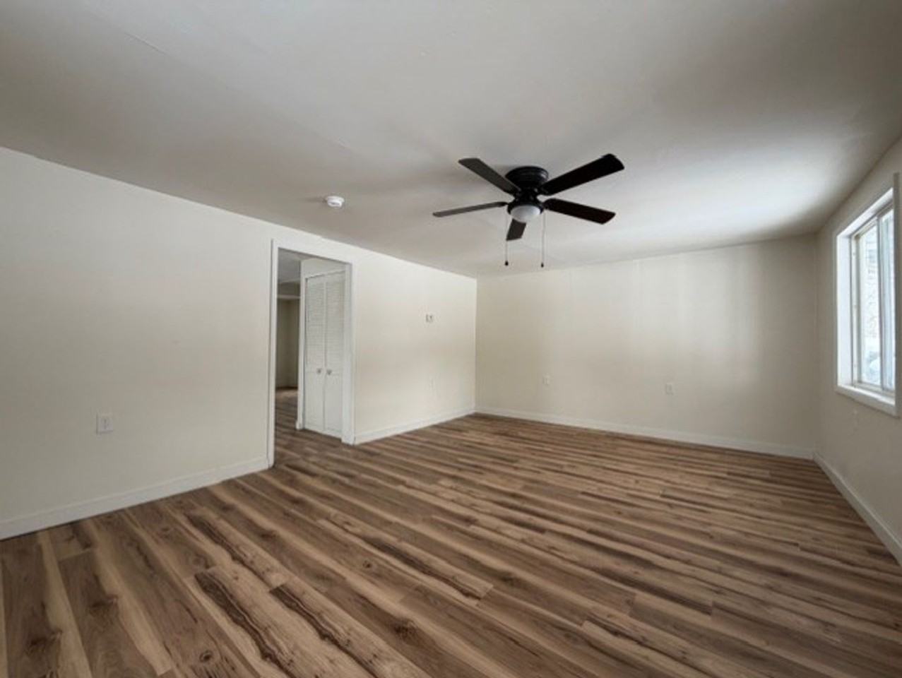 321 Gilbert Ave - Photo 3 of 12