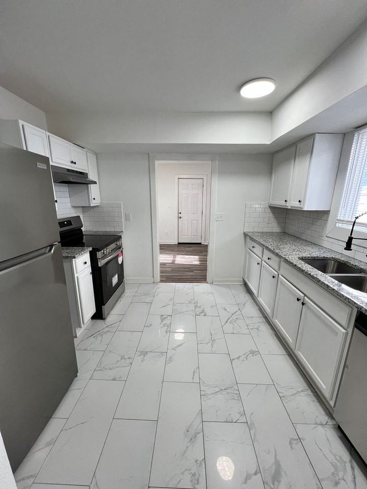 4126 College Ave - Photo 6 of 23