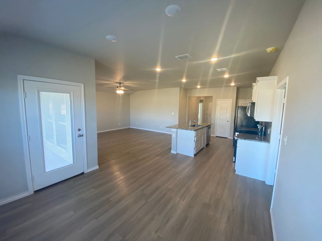 7206 25th St - Photo 3 of 14