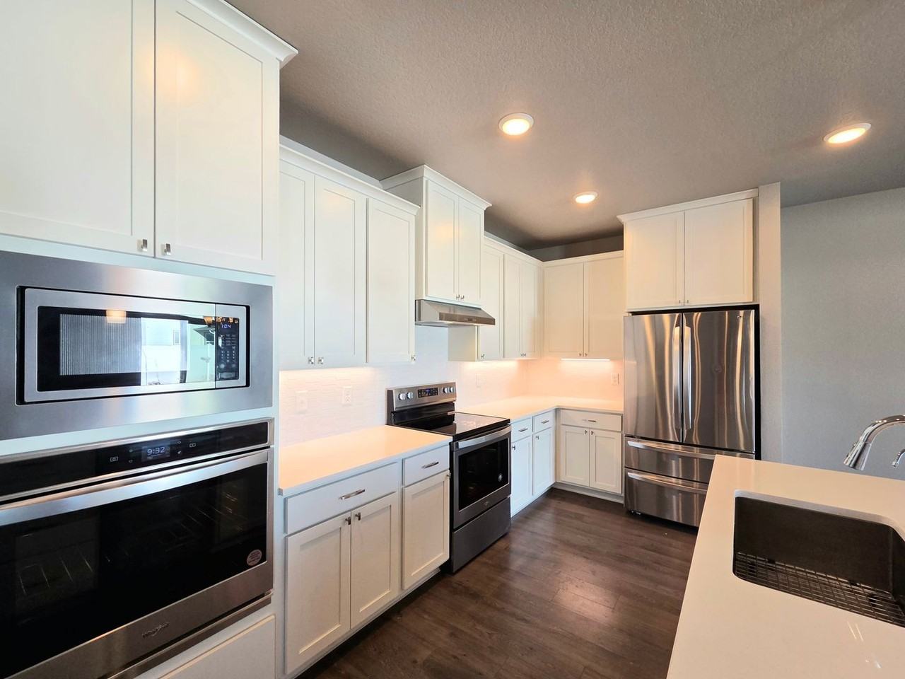 717 J St Ne - Photo 2 of 39