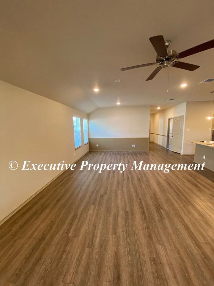 1781 Dryden Ave - Photo 5 of 18