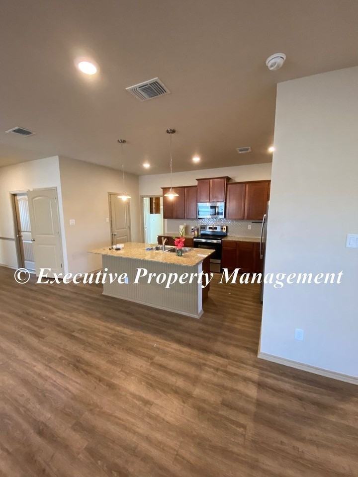 1781 Dryden Ave - Photo 6 of 18