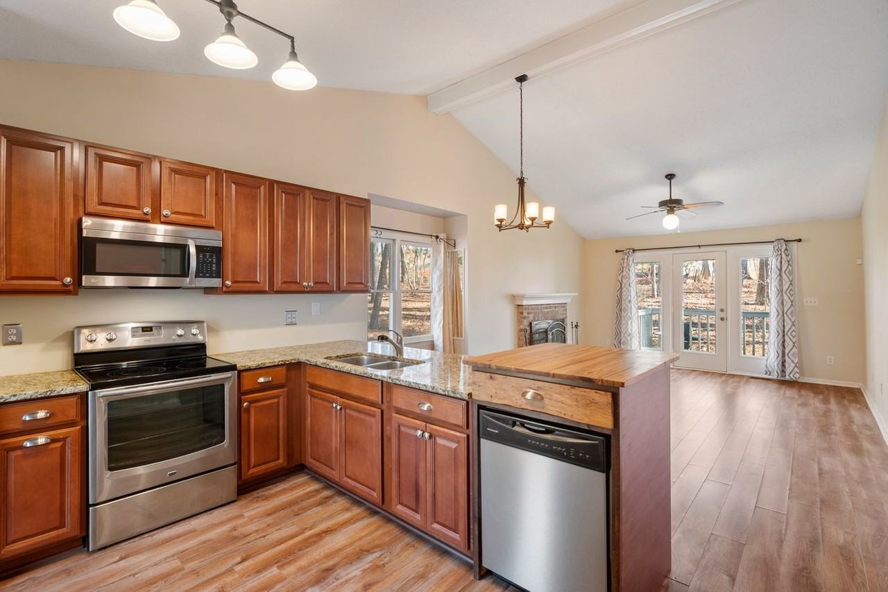 1324 Logan St - Photo 2 of 26