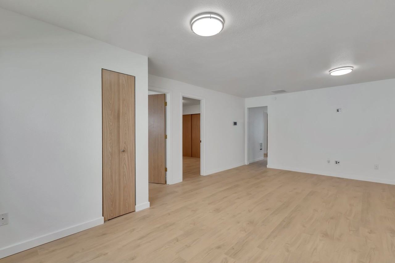 817 215th Pl Sw - Photo 4 of 22