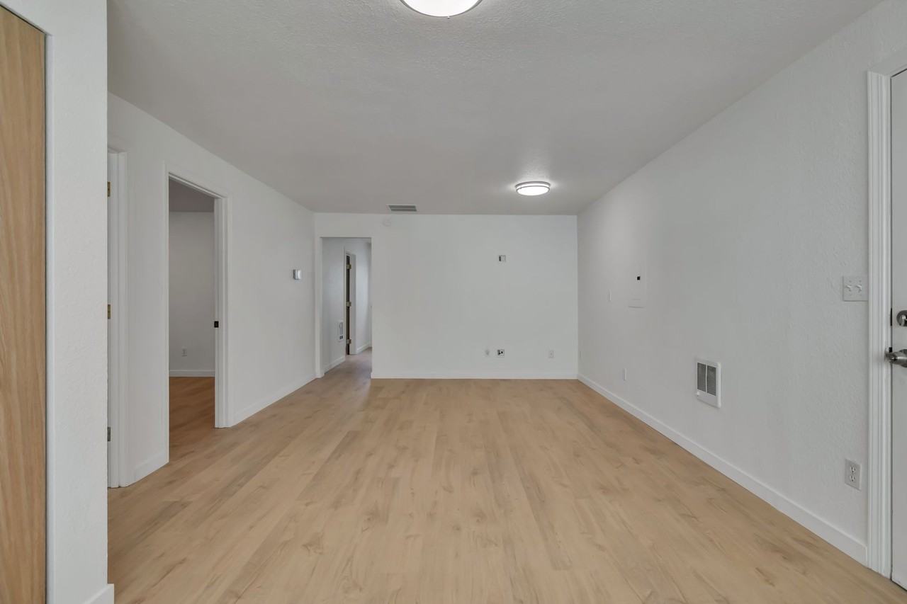 817 215th Pl Sw - Photo 5 of 22