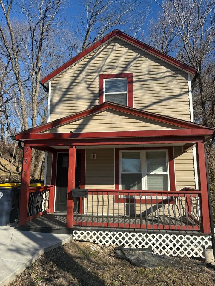 2313 Michigan Ave - Photo 2 of 18