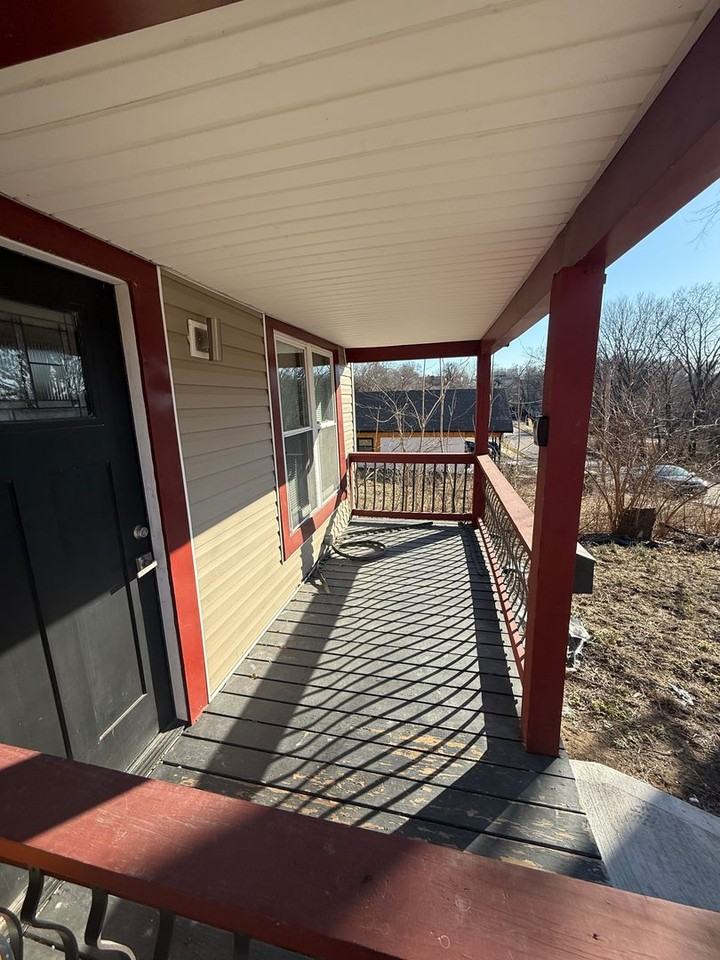 2313 Michigan Ave - Photo 3 of 18