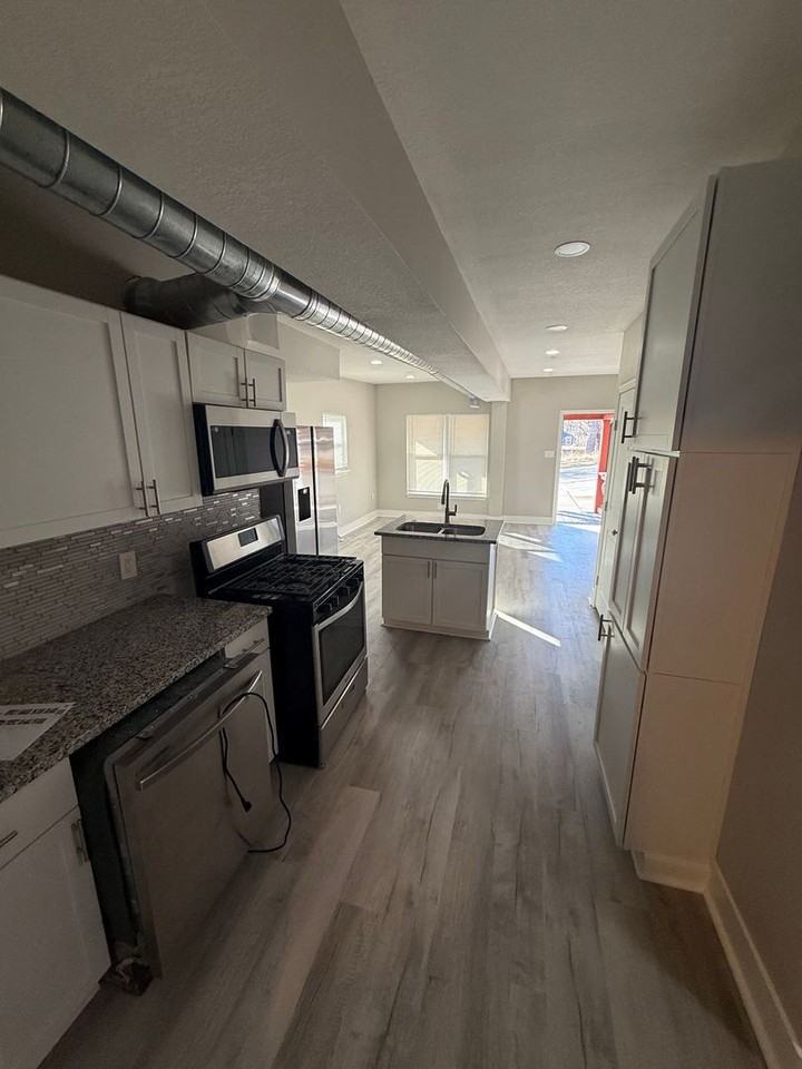 2313 Michigan Ave - Photo 7 of 18