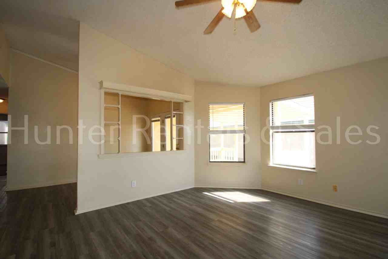 2205 Cimmaron Dr - Photo 4 of 26