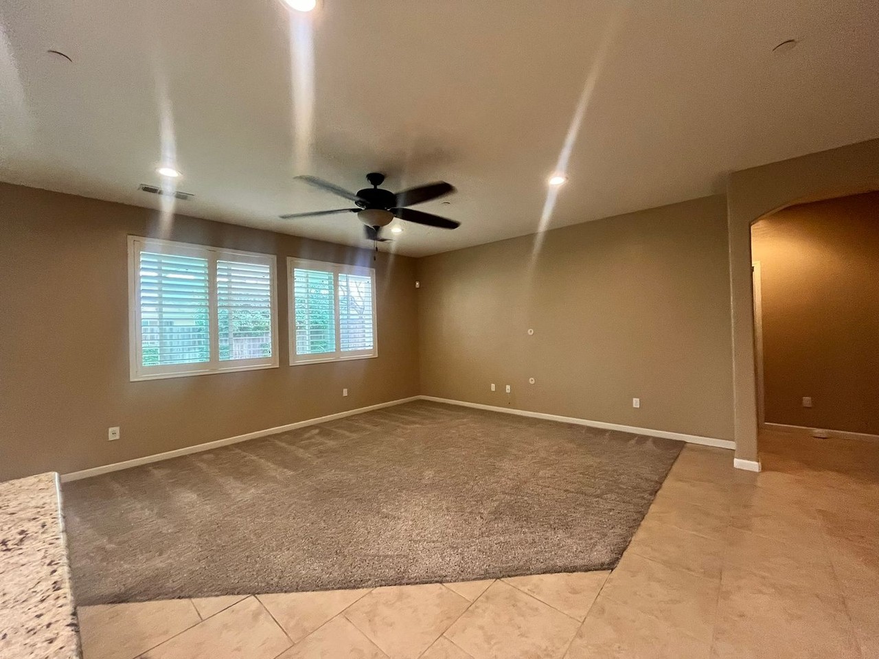 2126 N Lindsay Ct - Photo 4 of 18