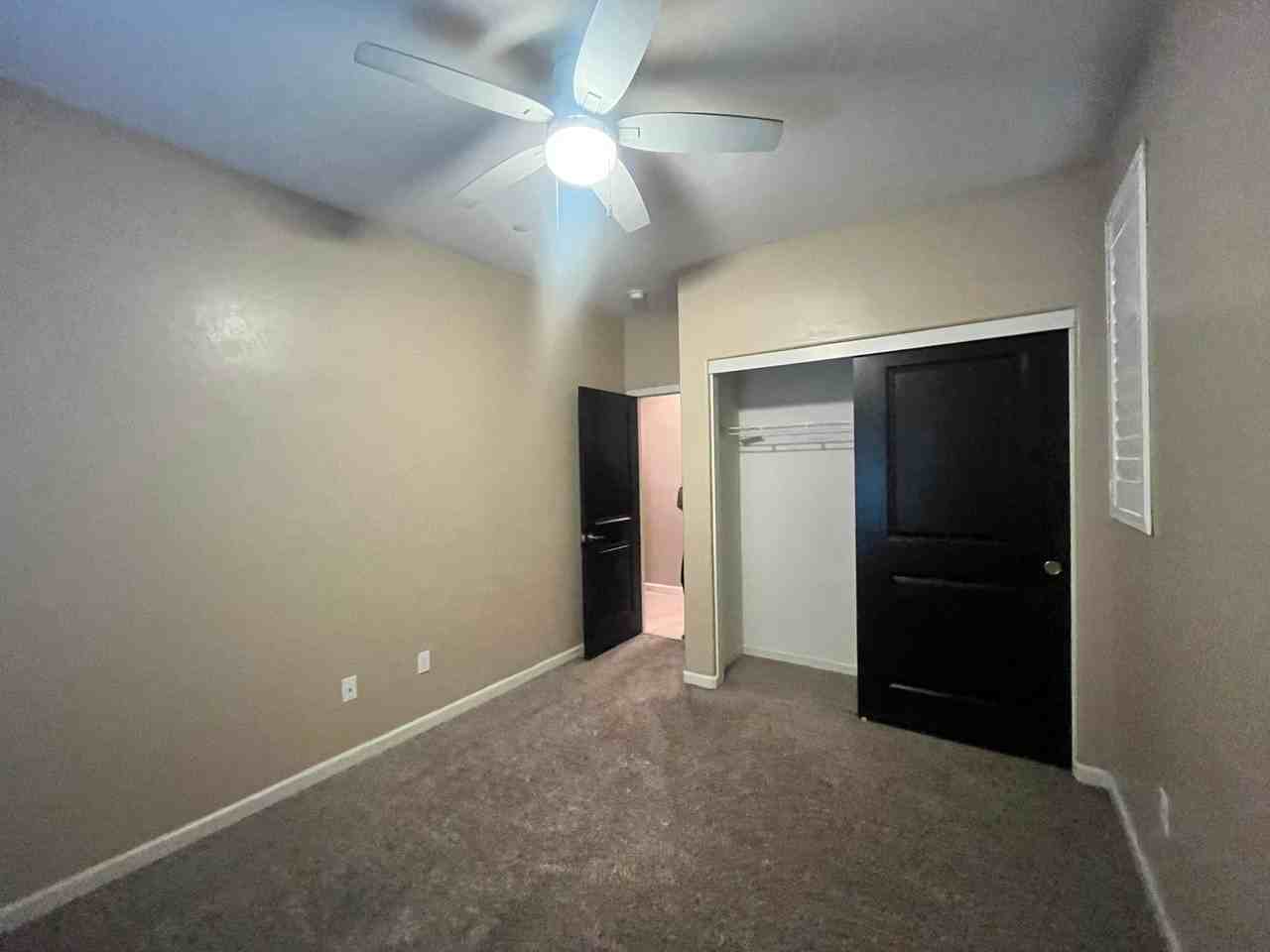 2126 N Lindsay Ct - Photo 7 of 18