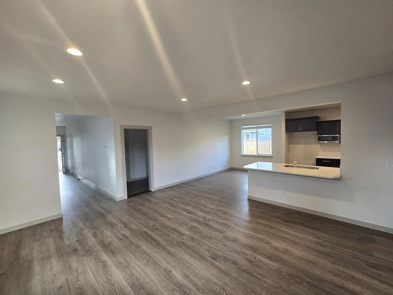 YECK-683 - Photo 2 of 34