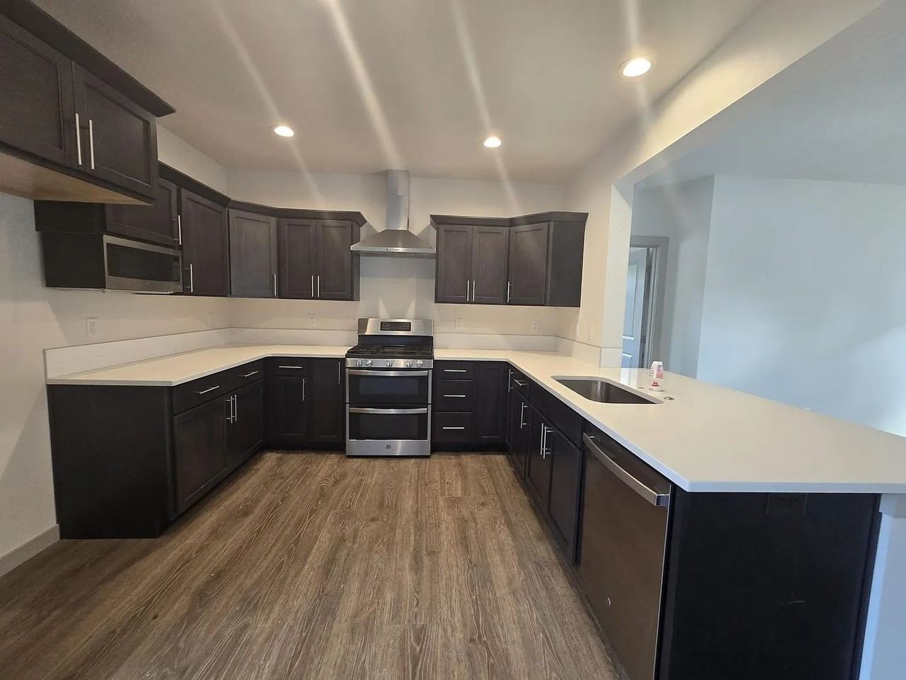 YECK-683 - Photo 5 of 34