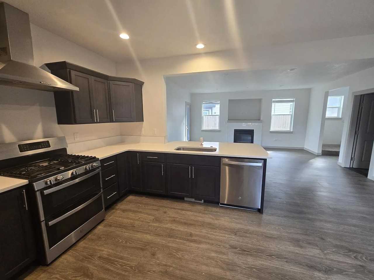 YECK-683 - Photo 6 of 34