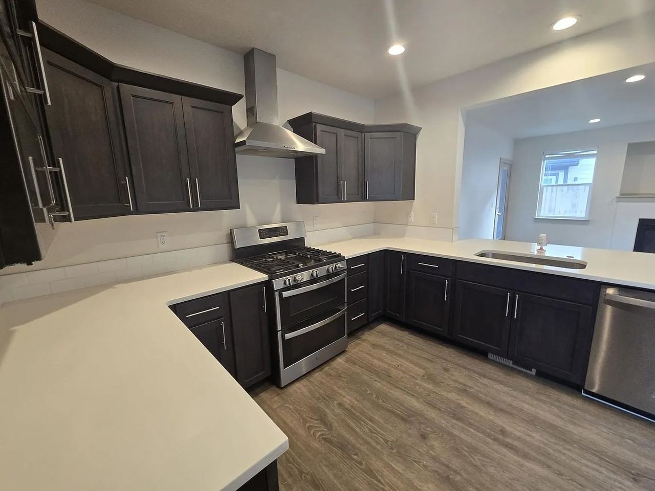 YECK-683 - Photo 7 of 34