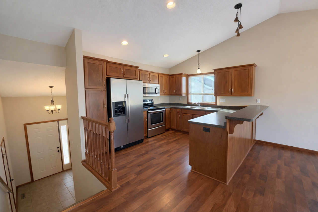 1201 Theisen Rd - Photo 5 of 33