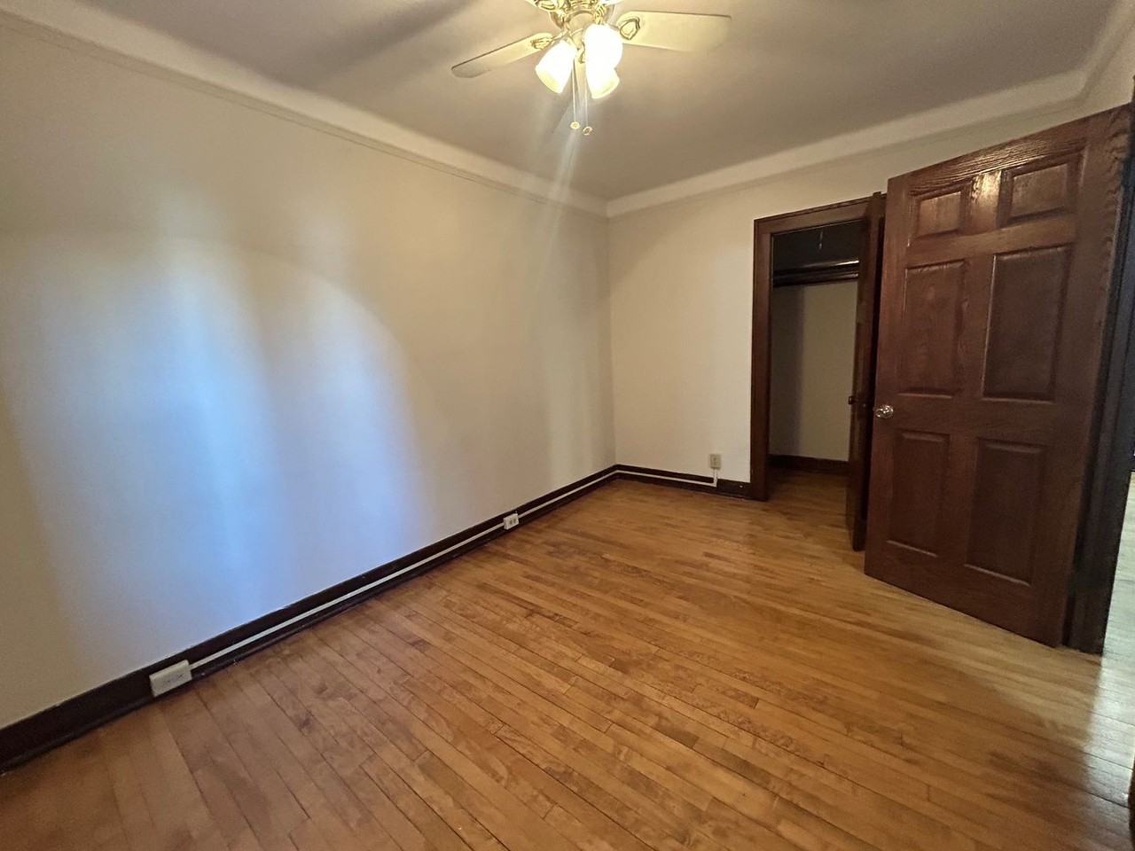 La Shall - Photo 4 of 50