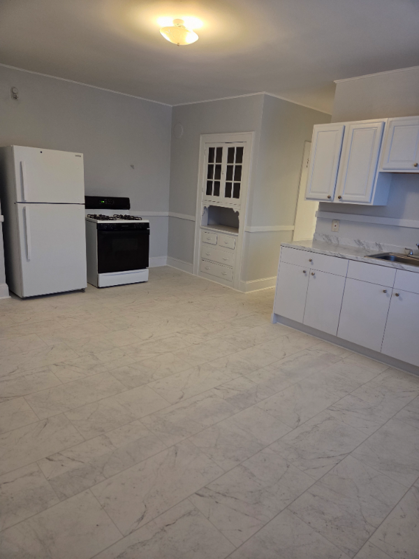 168 Oak St #3S - Photo 5 of 24