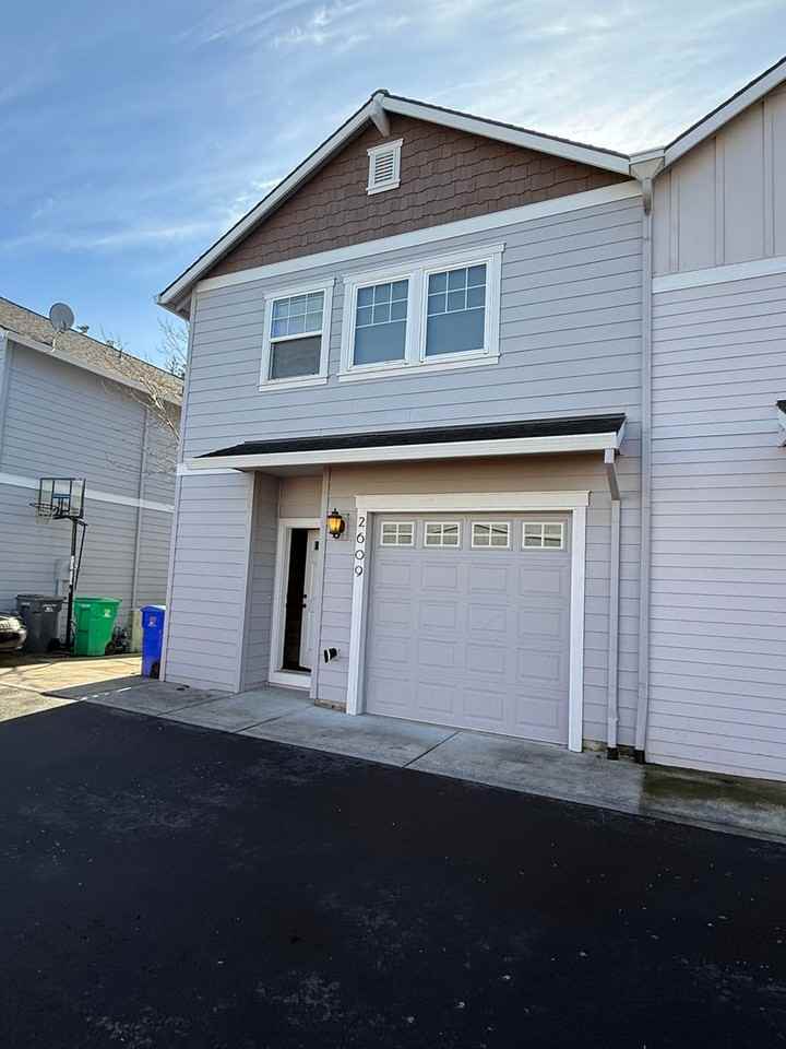 2609 Se 105th Ave - Photo 2 of 27