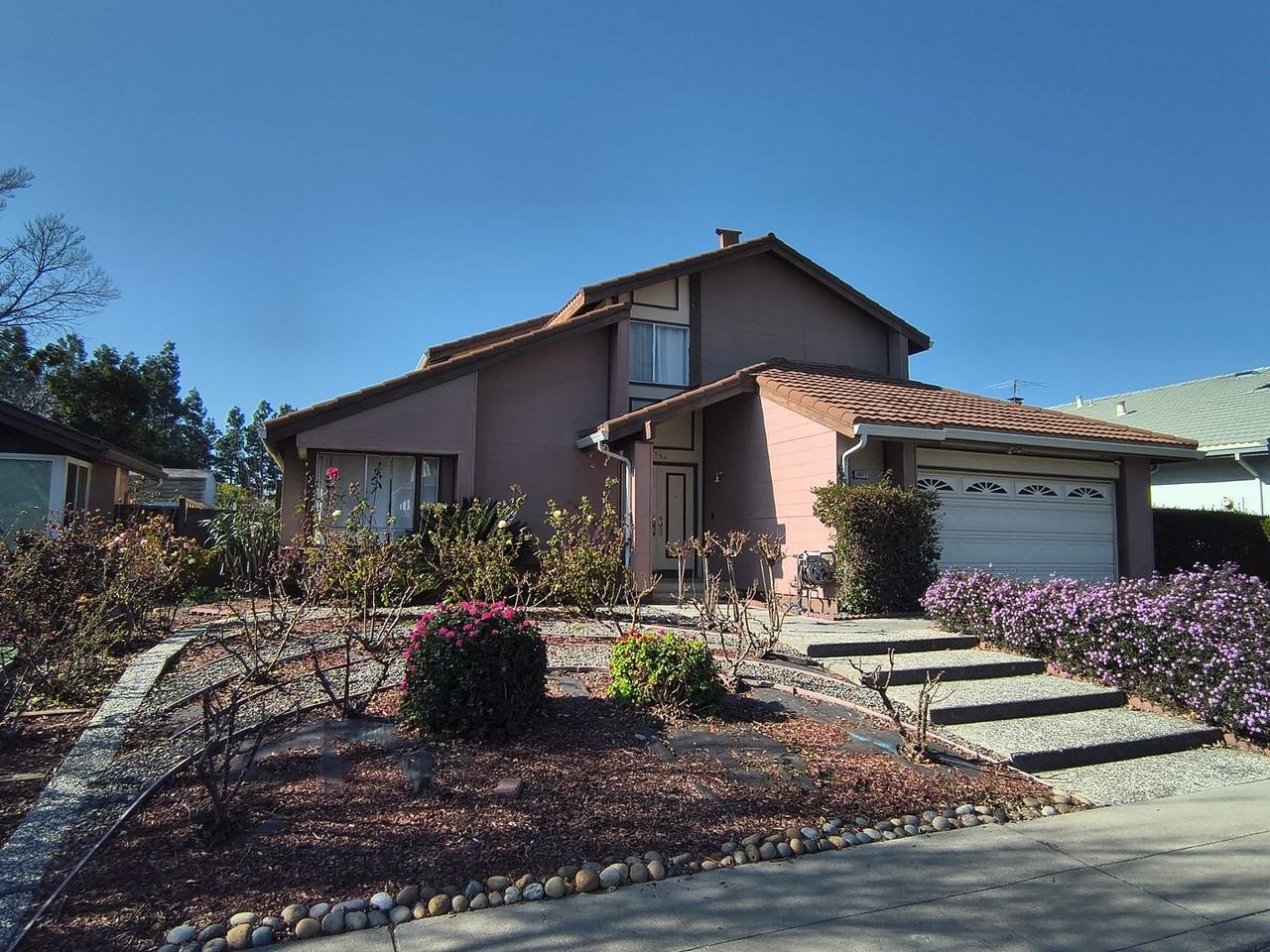 2077 Mesa Verde Dr - Photo 2 of 49