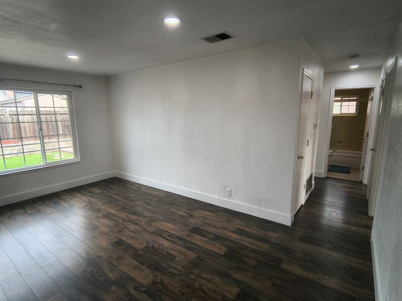 5438 Scenic Ave - Photo 7 of 49