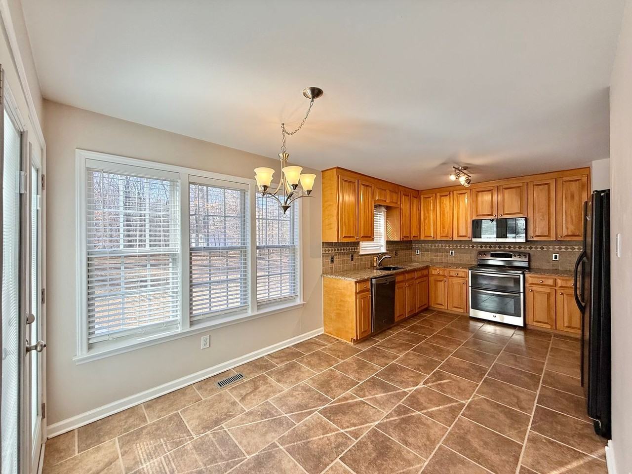 3001 Eric St - Photo 7 of 26