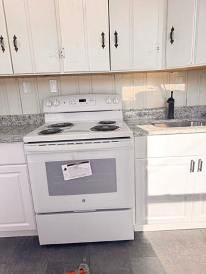 121 Newton St - Photo 4 of 28