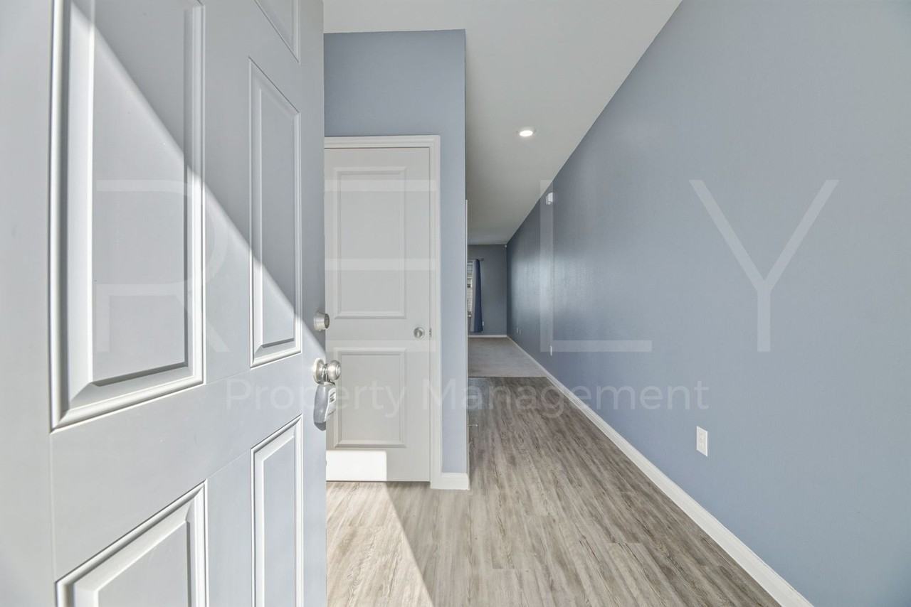 220 Wonderful Life Way - Photo 5 of 35