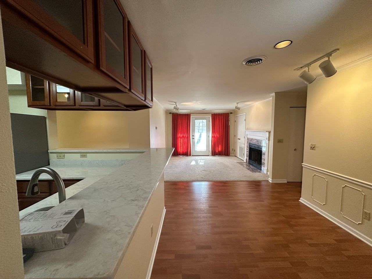 921 Harbor House Dr - Photo 6 of 25