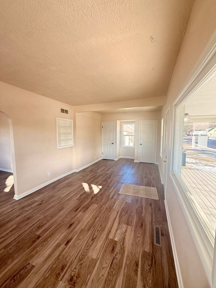 508 Grand Ave - Photo 3 of 21