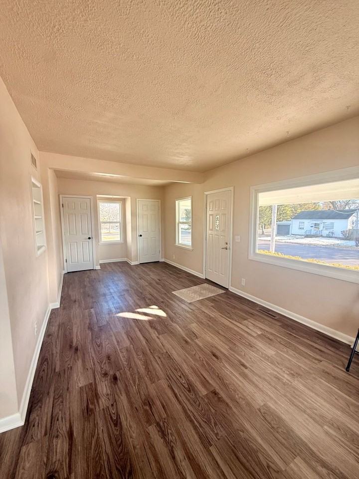 508 Grand Ave - Photo 4 of 21