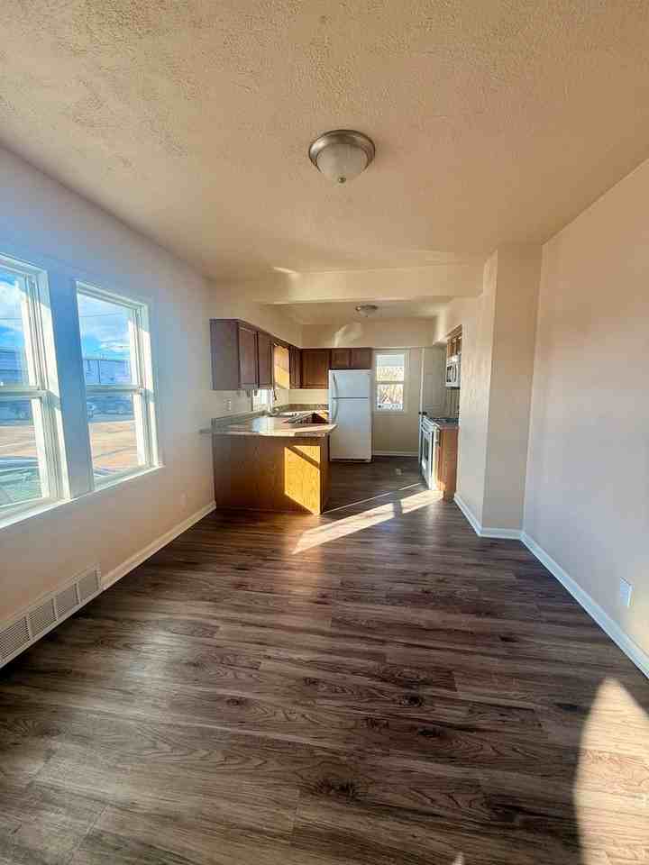 508 Grand Ave - Photo 5 of 21